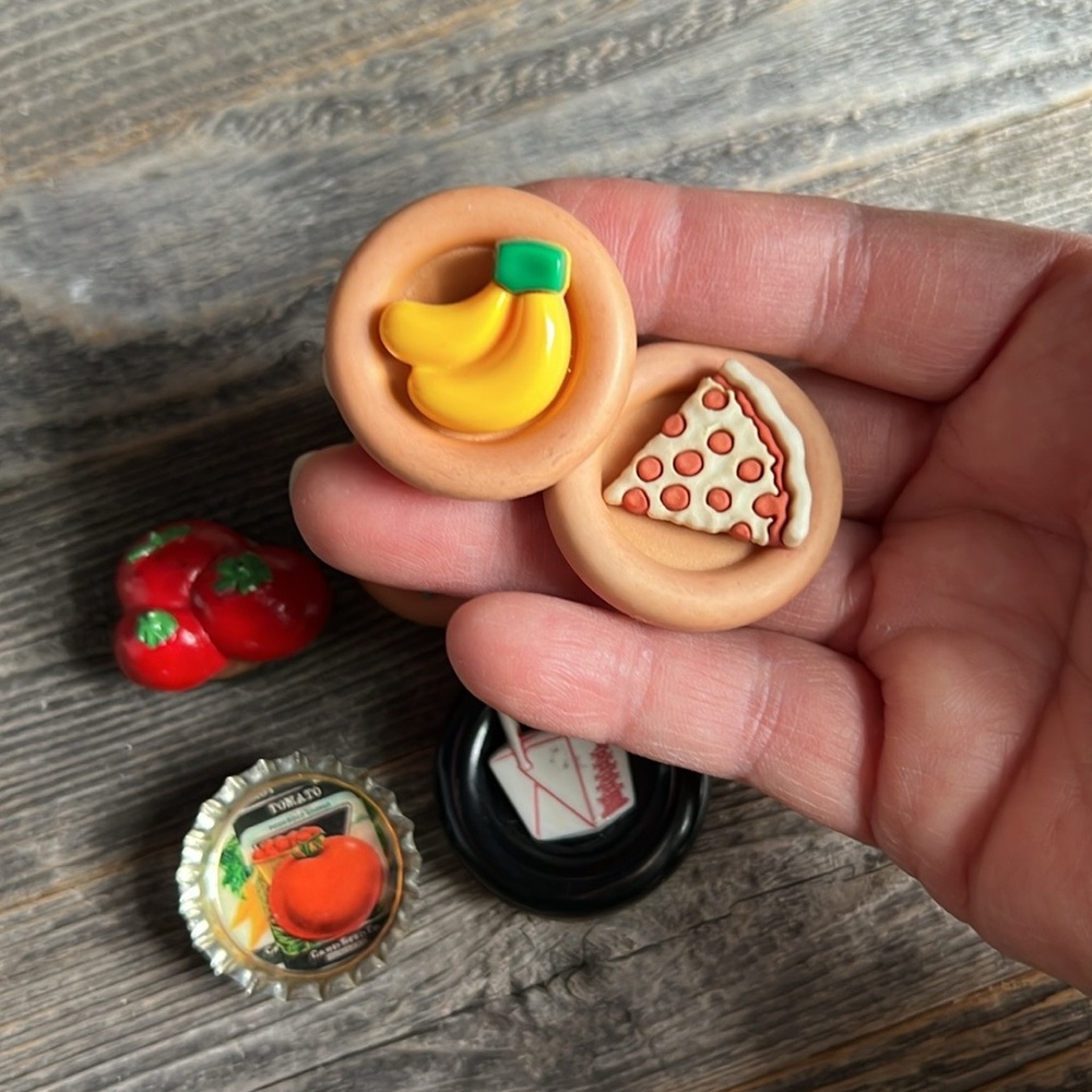 6 | Fun Collection of Magnets - Picture 3 of 3